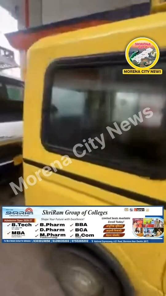 मुरैना में पेट्रोल पंप पर मनमानी? बिना नंबर की कार को CNG से किया मना, वैन को दी गैस
मुरैना। एसपी कार्यालय के पास स्थित पुलिस पेट्रोल पंप पर नियमों की अनदेखी का आरोप लगाते हुए एक वीडियो सोशल मीडिया पर वायरल हो रहा है। वायरल वीडियो में एक कार चालक पेट्रोल पंप पर अपनी कार में CNG भरवाने पहुंचता है, लेकिन गाड़ी पर नंबर अंकित नहीं होने की बात कहकर उसे CNG देने से मना कर दिया जाता है।
बताया जा रहा है कि इसी दौरान कार के पीछे एक बिना नंबर की वैन पहुंचती है। खास बात यह रही कि वैन पर स्कूल का नाम तक स्पष्ट रूप से अंकित नहीं था। इसके बावजूद उसे CNG उपलब्ध करा दी गई। इस पूरे मामले को लेकर कार चालक ने पेट्रोल पंप संचालक से आपत्ति जताई, जिसके बाद दोनों पक्षों के बीच काफी देर तक कहासुनी हुई।
कार चालक का आरोप है कि जब बिना नंबर की गाड़ी को CNG दी जा सकती है तो उसकी गाड़ी को नंबर नहीं होने के आधार पर CNG देने से क्यों मना किया गया। इसी विरोधाभास को लेकर मौके पर विवाद की स्थिति बनी।
गौरतलब है कि जिला प्रशासन और पुलिस प्रशासन की ओर से बिना नंबर वाले वाहनों को पेट्रोल-डीजल नहीं देने के निर्देश दिए जाने की बात सामने आती रही है। ऐसे में वायरल वीडियो में दिखाई दे रही स्थिति ने पेट्रोल पंप पर नियमों के पालन को लेकर सवाल खड़े कर दिए हैं।
अब देखने वाली बात यह होगी कि संबंधित अधिकारी वायरल वीडियो और पूरे मामले की जांच कर पेट्रोल पंप संचालक के खिलाफ कोई कार्रवाई करते हैं या नहीं।
#मुरैना #morena