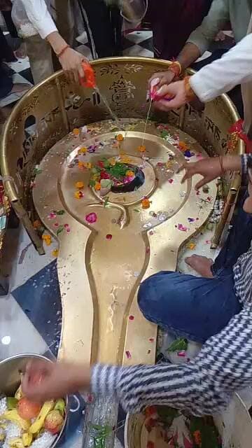 #haridwar : 2026 सावन के आखिरी सोमवार पर दक्ष प्रजापति महादेव मंदिर पर जलाभिषेक को उमड़ा शिव भक्तों का सैलाब, आप भी करें दर्शन : देखें वीडियो