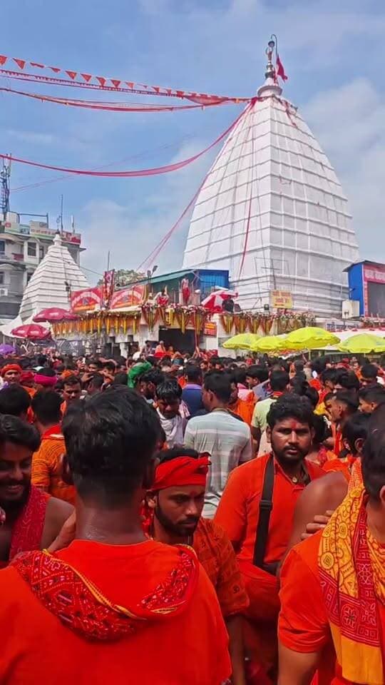 विश्व प्रसिद्ध श्रावणी मेला का अंतिम सोमवारी आज, बाबा बैद्यनाथ मंदिर में जलाभिषेक के लिए उमड़ी भक्तों का जनसैलाब। देखिए Live
