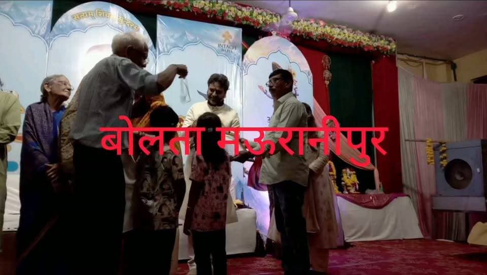 मऊरानीपुर सत्यम शिवम् सुन्दरम ग्रंथ में बुंदेलखंड के केदारेश्वर महादेव मंदिर की महिमा का गुणगान खूबसूरत लेखन पर वरिष्ठ पत्रकार मुकेश सिंह को उत्कृष्ट लेखन पर शिव सारस्वत सम्मान से सम्मानित किया गया।