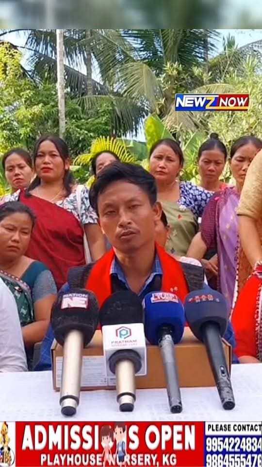 গোলাঘাটত কাৰ্বি সমাজৰ আনন্দৰ বন্যা, জনজাতিকৰণৰ মৰ্যাদা লাভত উৎফুল্লিত কাৰ্বি ৰাইজ
ঐতিহাসিক সিদ্ধান্তৰ বাবে মুখ্যমন্ত্ৰীক ধন্যবাদ জনালে গোলাঘাটৰ কাৰ্বি সমাজে
তুলিৰাম ৰংখাঙৰ ভূমিকাক প্ৰশংসা কৰি পাহাৰ-ভৈয়ামৰ সম্পৰ্ক সুদৃঢ় আৰু শক্তিশালী কৰাৰ প্ৰয়াস