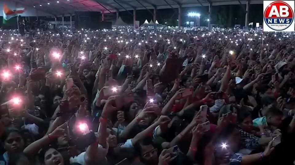 Rahul Gandhi Pune | পুণেতে রাহুলকে ঘিরে বাঁধভাঙা উচ্ছ্বাস!
মহিলাদের মেগা সমাবেশে কী বার্তা দিলেন রাহুল
#RahulGandhi #PuneRally #ChhatronKiGoonj
#WomenEmpowerment #CrowdReaction
#MaharashtraNews Politics #MegaRally #Banglanews