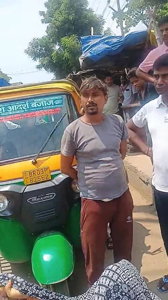 आरा के गोढ़ना रोड में सड़क पर उतरे नर्सिंग छात्र