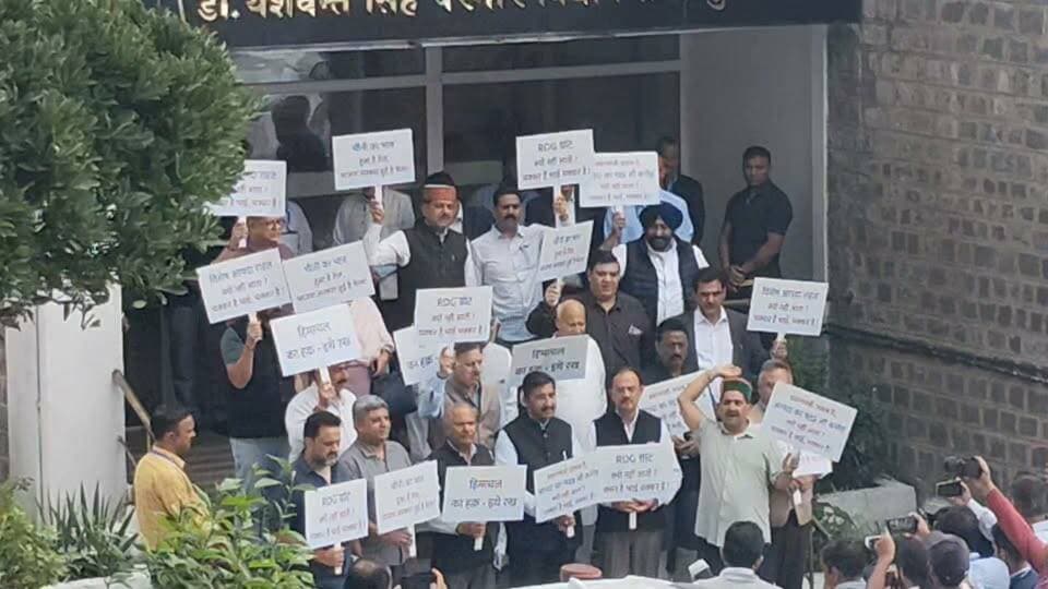 हिमाचल विधानसभा.. सत्तापक्ष का प्रदर्शन..