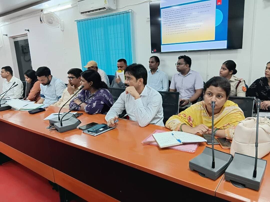 📢 नीलाम पत्र वाद से संबंधित प्रशिक्षण कार्यक्रम आयोजित
जिलाधिकारी, खगड़िया श्री विक्रम विरकर के निर्देशानुसार आज दिनांक 24 अगस्त 2026 को पूर्वाह्न 10:30 बजे से नीलाम पत्र पदाधिकारियों के लिए नीलाम पत्र वाद से संबंधित प्रशिक्षण कार्यक्रम आयोजित किया गया।
प्रशिक्षण के दौरान नीलाम पत्र वादों के प्रभावी एवं त्वरित निष्पादन, संबंधित प्रक्रियाओं एवं विधिक प्रावधानों की विस्तृत जानकारी दी गई। प्रशिक्षण में संबंधित पदाधिकारी एवं कर्मी उपस्थित रहे।
#Khagaria #DistrictAdministration #नीलामपत्रवाद #प्रशिक्षण #खगड़िया