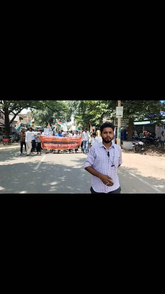 अरवल भाकपा माले के नेता सरकारी स्कूल में मध्यान भोजन में मिला कीड़ा गोपाल बीघा में सरकारी स्कूल बंद क्यों और शिक्षा को सुधार करने को लेकर सैकड़ो छात्र-छात्राएं और हिमालय के नेता का न 110 मार्ग से होकर संभालनाले तक पैदल मार्च Public ki Awaz Public Ki Awaz - News