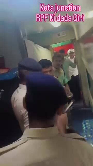 कोटा जंक्शन कब सुधरेगा? यात्रियों की परेशानी और कथित वसूली पर उठे सवाल
कोटा। देश के प्रमुख रेलवे स्टेशनों में शामिल कोटा जंक्शन पर व्यवस्थाओं को लेकर अब सवाल उठने लगे हैं। यात्रियों और स्थानीय लोगों का आरोप है कि स्टेशन पर नियम-कायदों के नाम पर कथित रूप से अनावश्यक वसूली और परेशान किए जाने की शिकायतें सामने आती रहती हैं।
आरोप सीधे तौर पर RPF और कमर्शियल विभाग के कुछ अधिकारियों की कार्यप्रणाली पर लगाए जा रहे हैं। हालांकि इन आरोपों की स्वतंत्र पुष्टि नहीं हुई है और संबंधित अधिकारियों का पक्ष सामने आना बाकी है।
दिलचस्प बात यह है कि कोटा मंडल की RPF ने अप्रैल से जून 2026 के दौरान 3,932 चालान कर करीब 22.44 लाख रुपये का जुर्माना वसूला है। ऐसे में सवाल यह है कि कार्रवाई वास्तव में नियमों के पालन के लिए हो रही है या यात्रियों और छोटे कारोबारियों पर इसका गलत असर पड़ रहा है?
रेलवे प्रशासन लगातार यात्रियों को शिकायत दर्ज कराने के लिए रेल मदद और 139 हेल्पलाइन की सुविधा उपलब्ध कराता है।
अब जरूरत है कि रेलवे के वरिष्ठ अधिकारी कोटा जंक्शन पर लगाए जा रहे इन गंभीर आरोपों की निष्पक्ष जांच करवाएं। यदि शिकायतें गलत हैं तो स्थिति स्पष्ट हो, और यदि कहीं नियमों के नाम पर मनमानी या अवैध वसूली हो रही है तो जिम्मेदारों पर कार्रवाई हो।
आखिर सवाल यही है—कोटा जंक्शन की व्यवस्था कब सुधरेगी और यात्रियों को कब मिलेगी राहत?