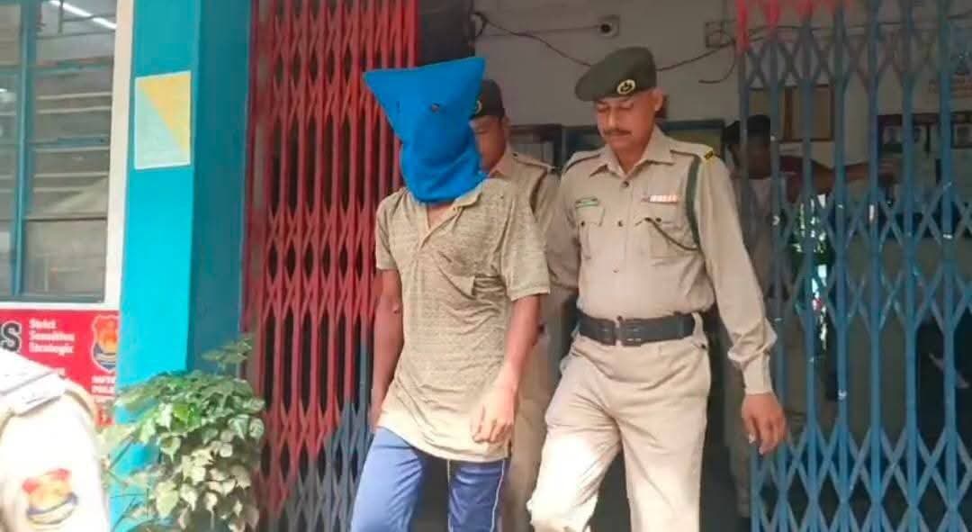 আমতলী থানার গভীর রাতের অভিযানে বাধারঘাট থেকে গ্রেফতার কুখ্যাত চোর অভিজিৎ গোয়ালা, এলাকাকে শীঘ্রই চোরমুক্ত করার হুঙ্কার এসআই দিলীপ দাসের,
<nis:link nis:type=tag nis:id=amtalipolice nis:value=AmtaliPolice nis:enabled=true nis:link/> <nis:link nis:type=tag nis:id=thiefarrested nis:value=ThiefArrested nis:enabled=true nis:link/> <nis:link nis:type=tag nis:id=tripuracrime nis:value=TripuraCrime nis:enabled=true nis:link/> <nis:link nis:type=tag nis:id=badharghat nis:value=Badharghat nis:enabled=true nis:link/> <nis:link nis:type=tag nis:id=policepatrol nis:value=PolicePatrol nis:enabled=true nis:link/>