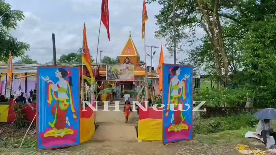 শ্রাবণের শেষ সোমবারে সরসপুরে মহাদেবের বিশেষ আরাধনা, ভক্তের ঢলে মুখর লেংটি বাড়ি শিবমন্দির!
#newsfeed
#NewsUpdate