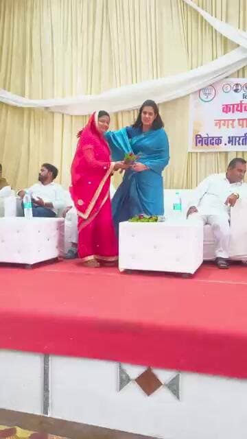 चिड़ावा में निकाय चुनाव के मद्देनजर भाजपा ने कसी कमर, कार्यकर्ता सम्मेलन में समर्थकों के साथ पहुंचे