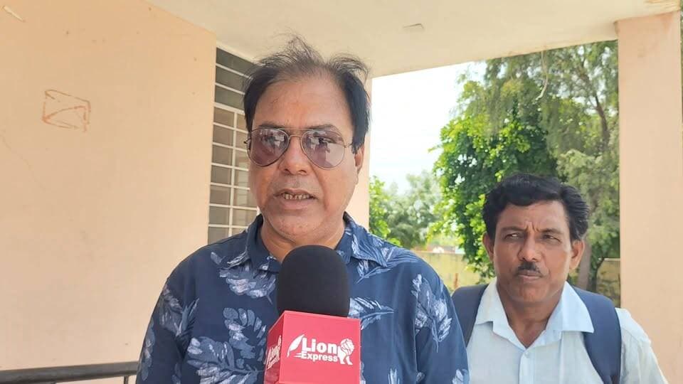 स्कूलों में मीडिया प्रवेश पर पाबंदी के आदेश के खिलाफ पत्रकारों में रोष, आई एफ डब्ल्यू जे ने राजस्थान के सीएम के नाम एडीएम को सौंपा ज्ञापन
#लालबहादुर_भाखर #LetestUpdate #pilibanga #BreakingNews #hanumangarh #CMORajasthan #ifwjrajasthan Part 6