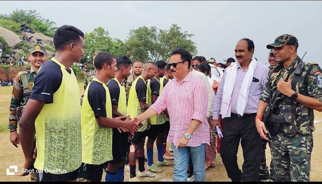 गुमला जिले के लोहानजारा में तीन दिवसीय फुटबॉल टूर्नामेंट संपन्न, चांपी ने जीता खिताब स्थानी सांसद सुखदेव भगत हुवे शामिल
