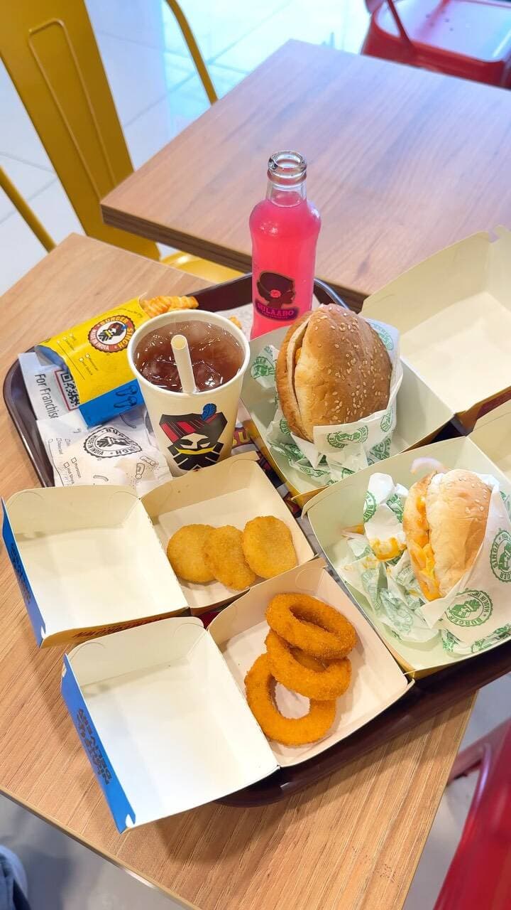Pocket Friendly Menu Starts from ₹39 Only😍
Visit Burger Singh @burgersinghofficial
📍Near Uttaranchal University, Premnagar
Share with your friends❤️
Follow for more..
#dehradun #dehradoon #dehradun_diaries #dehradunfoodie #dehraduncity