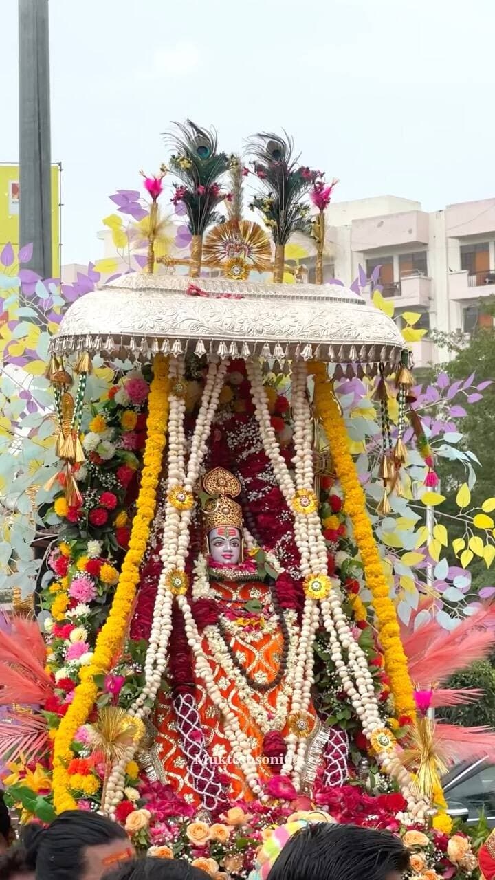 महाकाल भ्रमण पर आए हैं 🔱
.
.
.
.
.
#viral #udaipur #shiv #mahakal