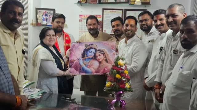 जिला पंचायत सीईओ के स्थानांतरण होने और अपर कलेक्टर बनने पर राष्ट्रीय सरपंच संघ ने किया स्वागत सम्मान