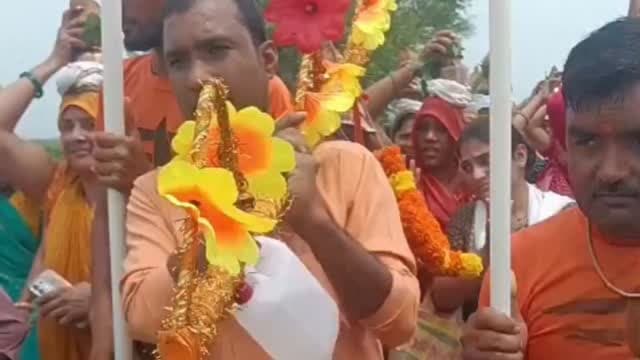 ग्राम करजू से कुमारिया खास तक निकली विशाल कलश एवं कावड़ यात्रा, जगह जगह पुष्पवर्षा से हुआ स्वागत