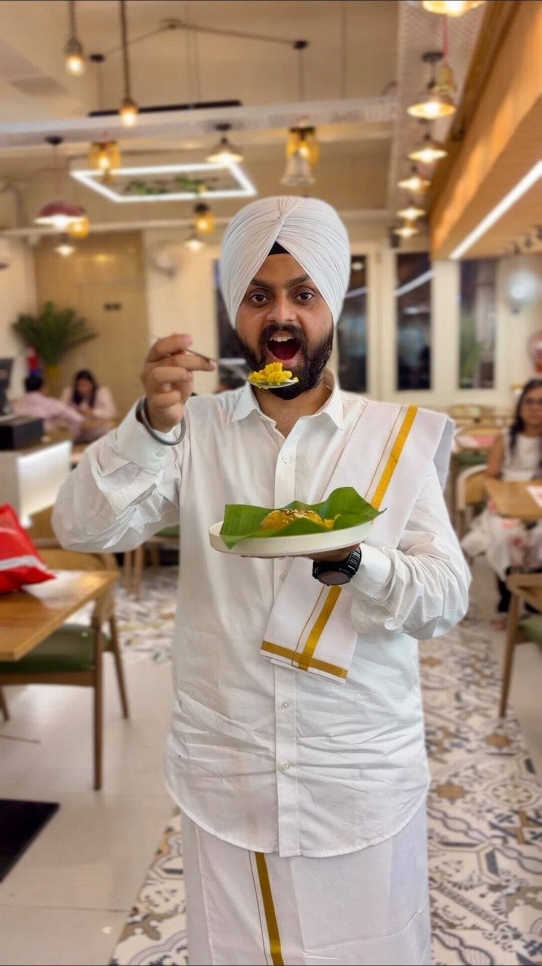 Kanpur me best South Indian food Khana hai? 😋 to Jaldi se aa jao @kokkum_cafe 📍
@kokkum_cafe cafe is serving one of the best South Indian food in kanpur 😋❤️ and not only food .. yaha ka ambience bhi ekdum aesthetic hai ✅📍
In frame : 1) Benne Dosa 😋
2) Thatte idli ❤️
3) Chinese platter 🍜
4) Spring roll😋
5) Coconut Kheer 🥥
6) Shahi tukda ❤️
Location : Comment for Exact location 📍
#kanpur #southindian #food #viral #dosa