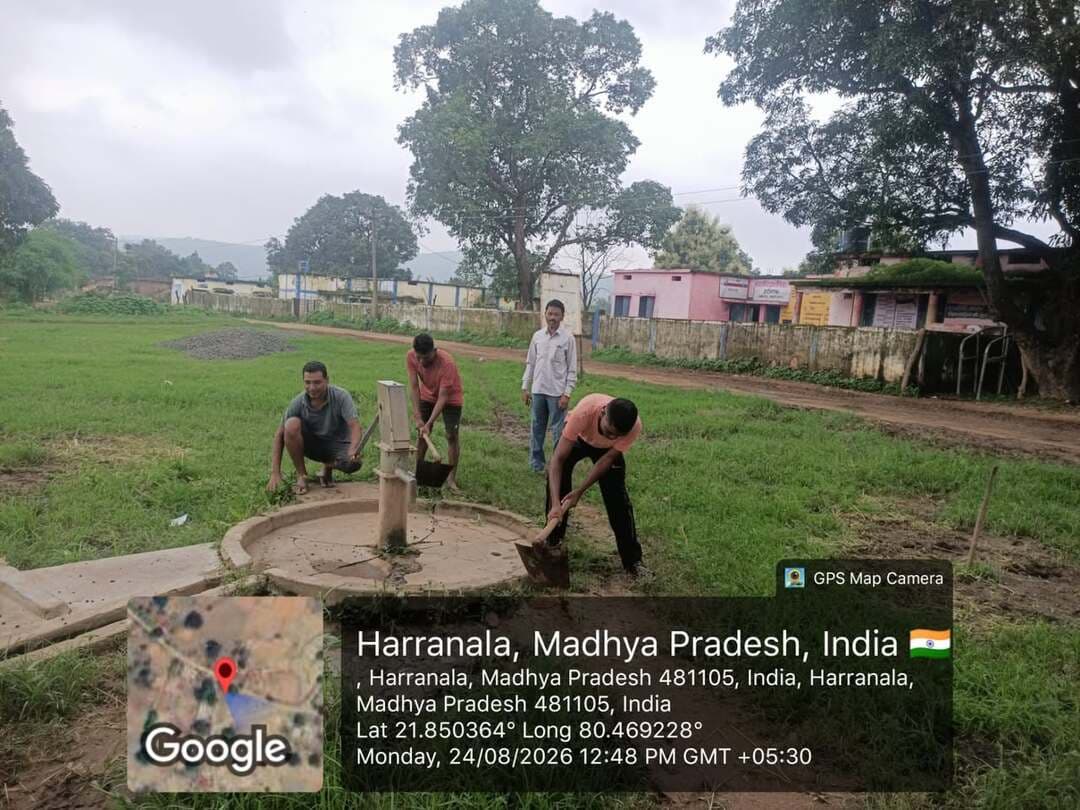 #बालाघाट
बीमारी से प्रभावित क्षेत्रों के गांव में हैंडपंप के आस–पास और नाली की सफाई के कार्य किये जा रहे है और लोगों को स्वच्छता के प्रति जागरूक किया जा रहा है ।
#CMMadhyaPradesh #JansamparkMP
#healthminmp #WelfareTribal #minphemp