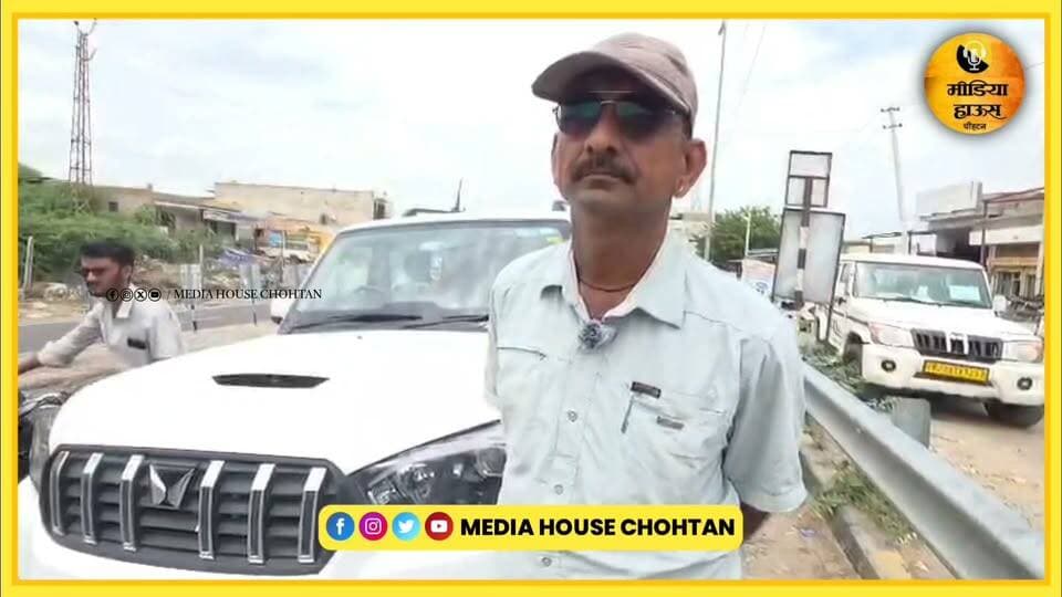 बाड़मेर शहर के चौहटन सर्किल पर पुलिस की अनैतिक चालान कार्रवाई से परेशान वाहन चालक...