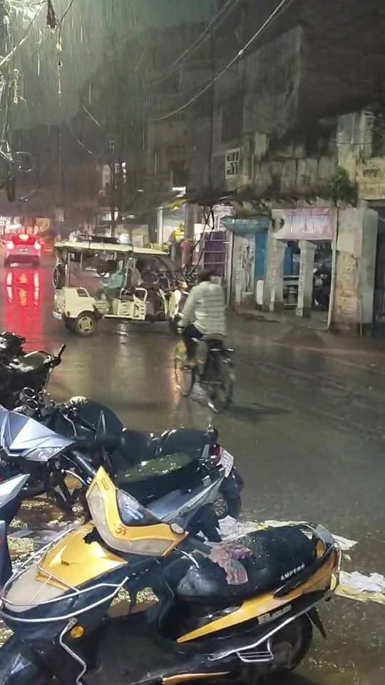 #Live #मिर्जापुर में आज #झमाझम #बारिश का मौसम का अपडेट.....