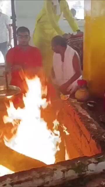 रुद्र महायज्ञ में एएसपी आलोक राज नारायण ने डाली आहुति, क्षेत्र में सुख-समृद्धि एवं शांति की कामना