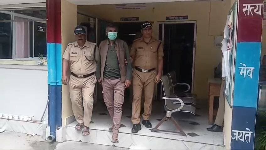 SSP पौड़ी के कुशल निर्देशन में 90 किलो गांजा तस्करी में पौड़ी पुलिस ने सप्लाई नेटवर्क को 24 घंटे के अंदर किया ध्वस्त।*
*गांजा बेचने वाले अभियुक्त के साथ साथ सह अभियुक्त को भी गिरफ्तार कर भेजा जेल।*