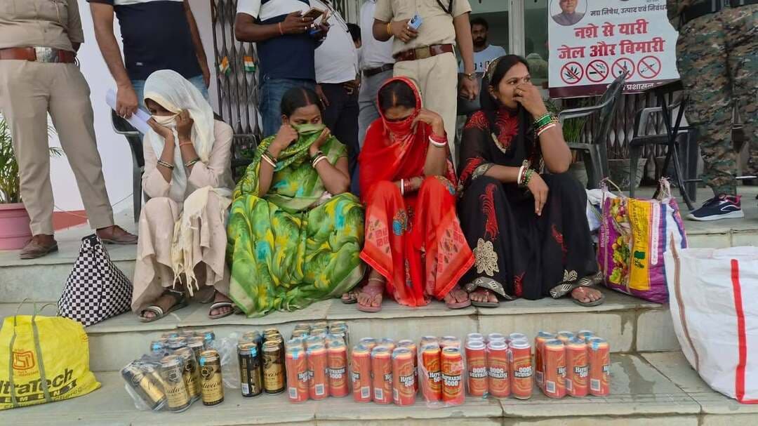जमुई: 51 बोतल बियर के साथ धनबाद की 04 महिला गिरफ्तार #jamuibihar #jamuitopnews #crime #CrimeNews #jamuiPolice
