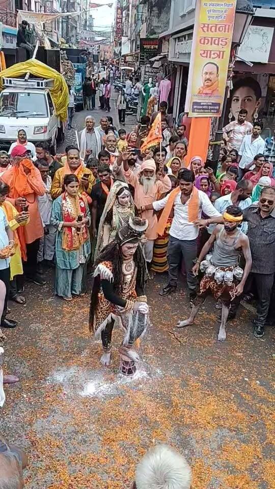 सतना। पूर्व विधायक स्व. शंकर लाल तिवारी के द्वारा निकाली जाने वाली कावड़ यात्रा आज सुभाष पार्क राम दरबार से शुरू, इस यात्रा में राज्य मंत्री प्रतिमा बागरी हुई शामिल।