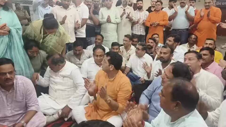 रुद्रपुर कलेक्ट्रेट में सुबह हुए बवाल के बाद प्रशासन का बड़ा फैसला! लिया गया अहम निर्णय! देखिए पूरी खबर
#SIR #Rudrapur #UttarakhandNews #BreakingNews #DeepakRawat #ElectionCommission #RudrapurNews
