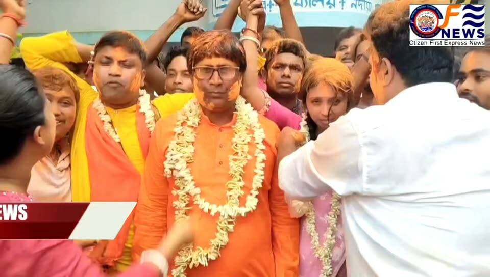 জয় পেয়েই দুধ-গঙ্গাজল ছিটিয়ে পঞ্চায়েত ভবন শুদ্ধিকরণ!
#আমারশহরেরদৈনিকসংবাদ #নদীয়া #শান্তিপুর #হরিপুরপঞ্চায়েত #হরিপুর #ব্রেকিংনিউজ #SantipurNews #HaripurPanchayat #BJPWinsPanchayat #NadiaNews #Santipur #BJP