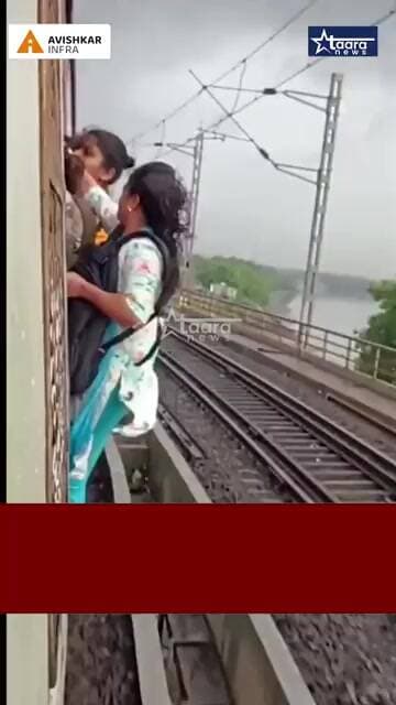 मुंबई लोकलमध्ये जीवघेणा प्रवास!; महिलांचा धक्कादायक व्हिडीओ व्हायरल #taaranews