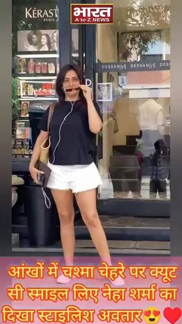 आंखों में चश्मा चेहरे पर क्यूट सी स्माइल लिए नेहा शर्मा का दिखा स्टाइलिश अवतार😍♥️