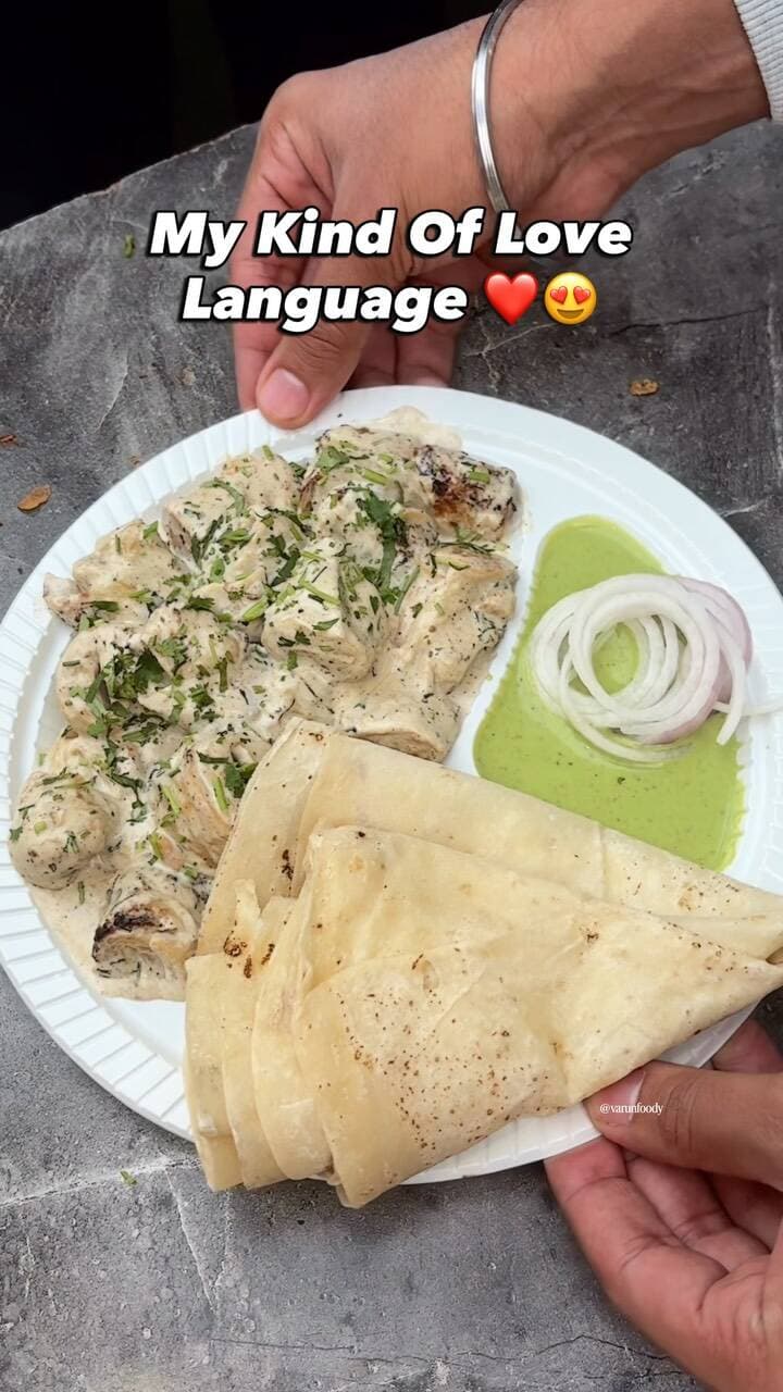 Chaap Lover Anyone ❤️🤌
.
.
.
.
Follow Us @varunfoody ❤️ 🤤⚠️
.
Follow Us @varunfoody 🔥
.
Comment & Share 📍❤️❤️
.
Chaap , malai chaap , streetfood ,north indian food , momo , summers , india , corporate, mango season
.
Hashtag:-
#chaaplovers #northindianfood #malaichaap #streetfood
