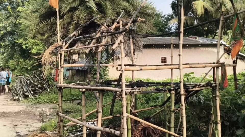 নানুরে বিজেপি নেতার বাড়িতে বোমাবাজির অভিযোগ, হুমকি চিঠি! দলীয় কার্যালয়েও আগুন
#NewsUpdate