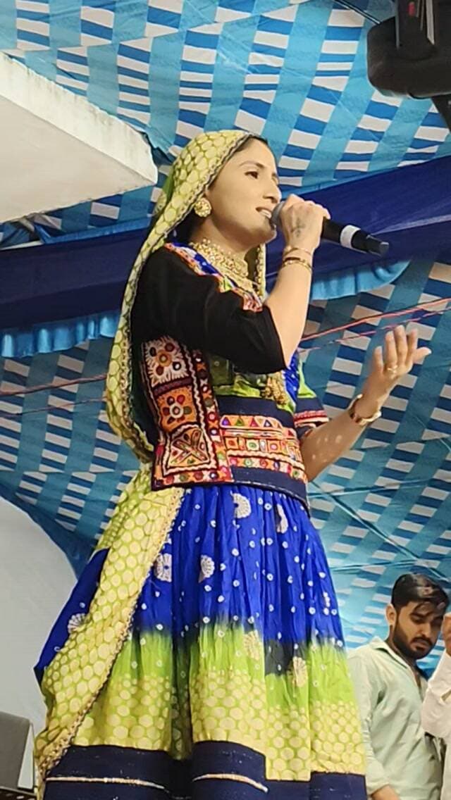 ये दोस्ती हम नहीं तोड़ेंगे ....गीता रेबारी