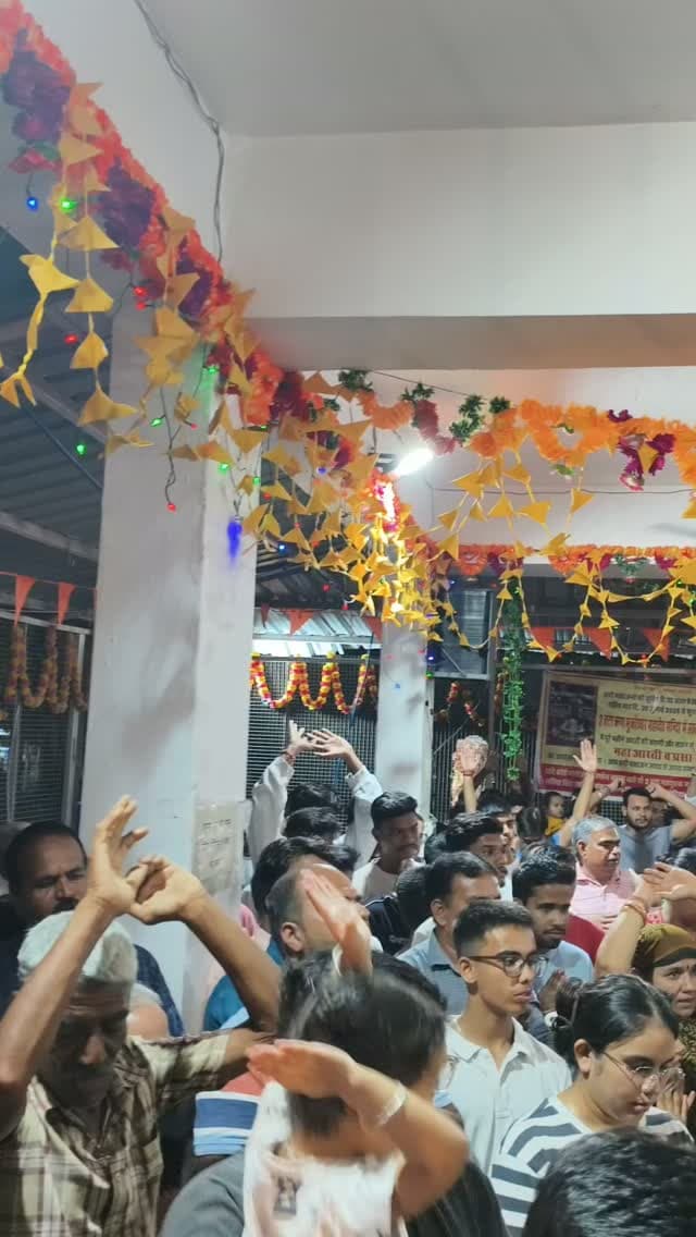 से.14 जय श्री ऋण मुक्तेश्वर महादेव मंदिर में बारिश की कामना करते हुए श्रृंगार कराया गया