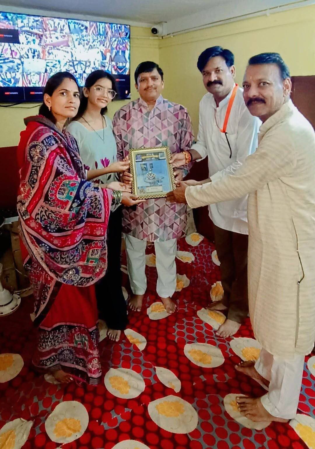 श्री कायावर्णेश्वर महादेव मंदिर क्यासरा में सावन सोमवार पर आज गरोठ से जिला न्यायाधीश पधारे