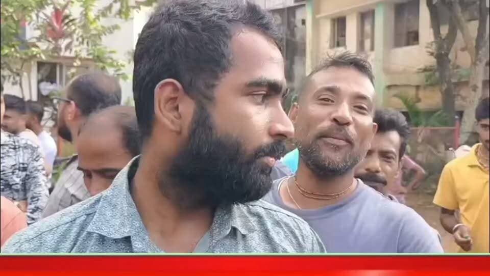 ট্রাফিক পুলিশের ইন্সপেক্টর মুক্তা ঘোষের বিরুদ্ধে অতিরিক্ত জরিমানা আদায়ের অভিযোগ তুললো টমটম চালকরা **!
#newsgupdate #foryouシ #engagement #nonfollowers