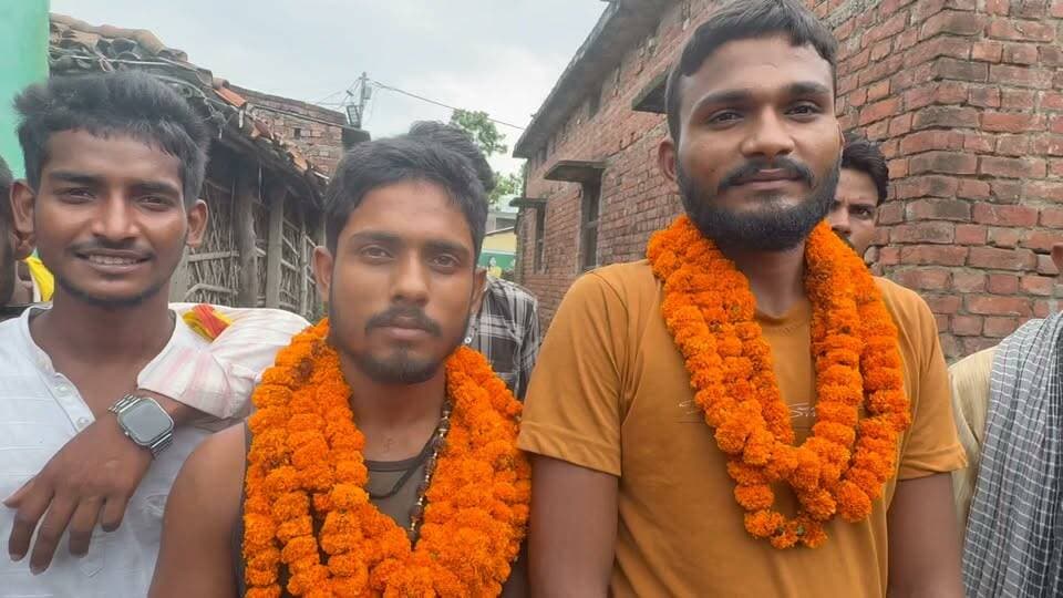 बाबा मटेश्वर धाम से पैदल चलकर 50 दिन में केदारनाथ पहुँचा बनमा ईटहरी का लाल..सुनिए क्या कुछ कह रहा है दोनों युवक