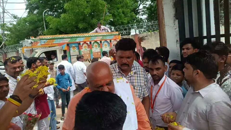 पूर्व मंत्री भैया सब लोधी जी का स्वागत पिछोर क्षेत्र विधायक प्रीतम लोधी जी ने पुष्प वर्षा कर किया
Lodhi Bhaiya Sahab Neelesh Rajpoot Pritam Lodhi हरिभान सिंह लोधी बीजेपी Rakesh Lodhi Sukhdev Shingh Ramkumar Yadav Muhasa Vivek Yadav Adv Rajesh Lodhi Rajput Sonu Yadav Amit Paderiya Keransingh Lodhi Kamlesh Lodhi Mahesh Lodhi Jyotiraditya M Scindia MLA Pritam Lodhi Office Page Karan Singh Lodhi Sunil Lodhi Bhanu Jain Pradyumn Singh Rajpoot Siyaram Lodhi सुनील लोधी पत्रकार Collector Shivpuri