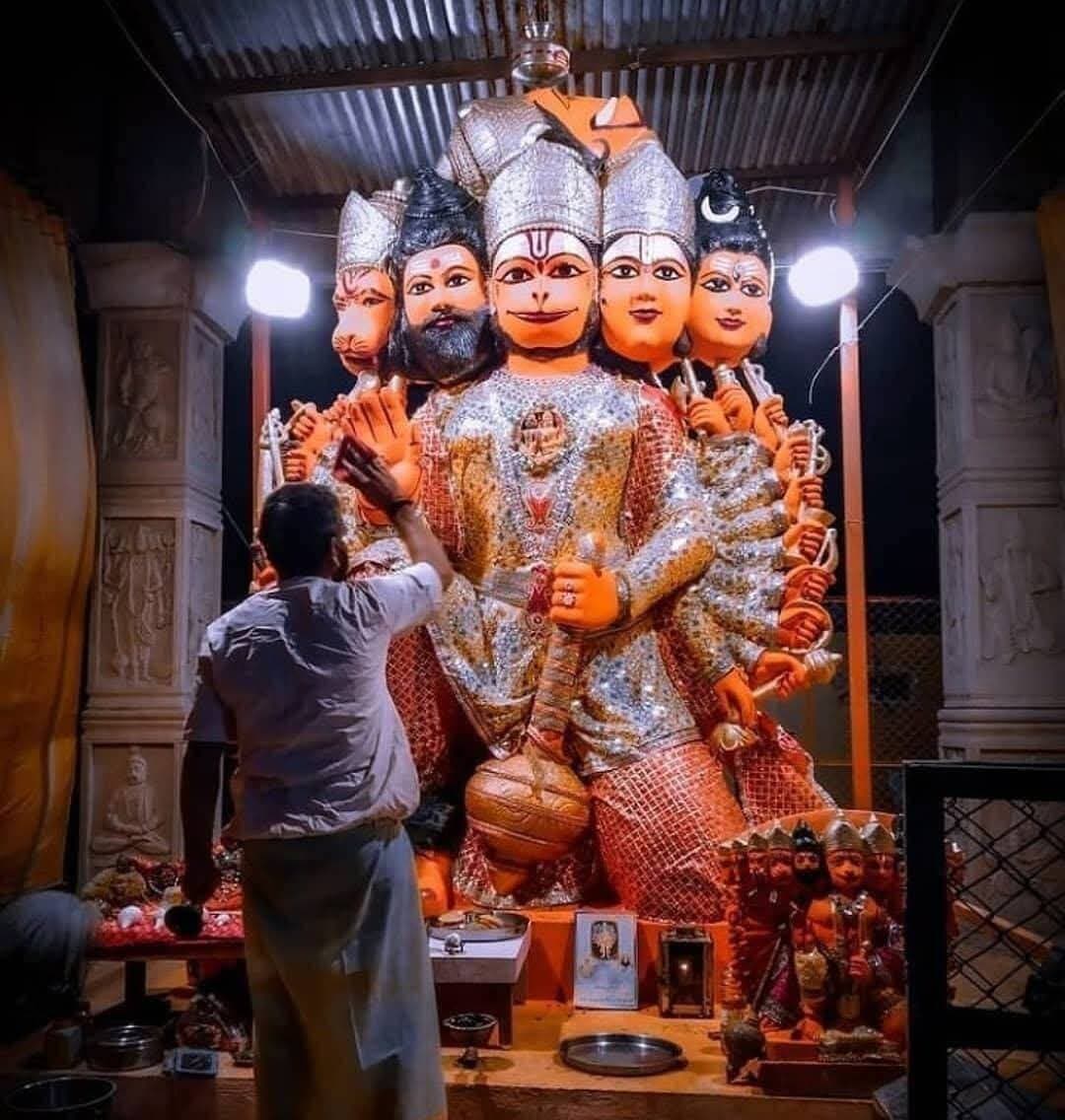 "अष्ट सिद्धि नौ निधि के दाता, अस बर दीन जानकी माता"
आज मंगलवार को प्रातः दर्शन करें और कहे बजरंगबली की जय! 🚩