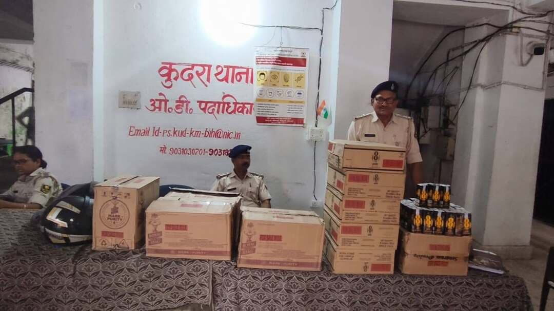कुदरा पुलिस ने तरहनी गुमटी के पास एक स्विफ्ट डिजायर कार से कुल 96.840 लीटर अंग्रेजी शराब बरामद. कार को किया जप्त. तस्कर फारार