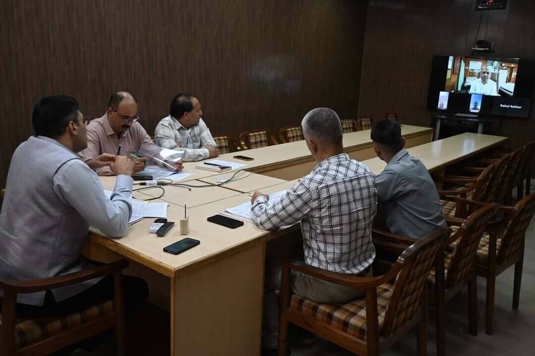 प्रधानमंत्री जन विकास कार्यक्रम के तहत प्रस्तावित कार्यों की निविदा प्रक्रिया में लाएं तेजी : उपायुक्त मुकेश रेपस्वाल
15 अक्तूबर तक प्रक्रिया पूर्ण करने के निर्देश
प्रधानमंत्री जन विकास कार्यक्रम की समीक्षा बैठक आयोजित