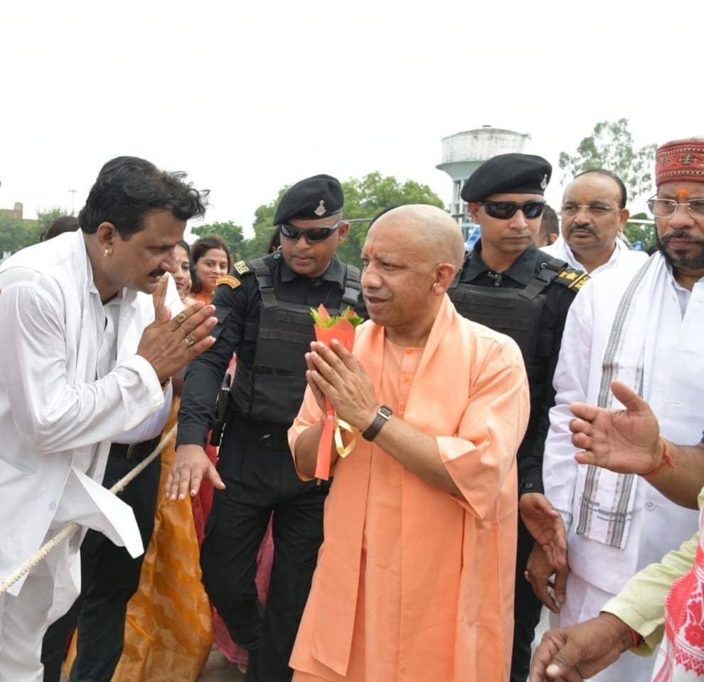 बीजेपी नेता पुष्पेंद्र सिह ने मुख्यमंत्री योगी आदित्यनाथ का किया स्वागत, आज मुख्यमंत्री योगी आदित्यनाथ की रायबरेली में थी विशाल जनसभा