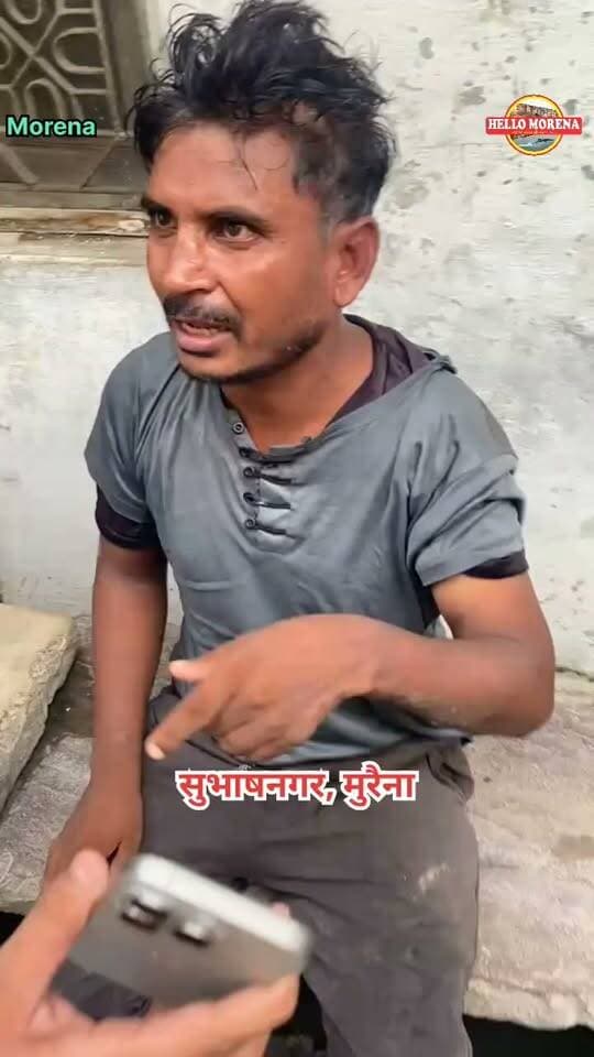 4 दिन में 2 बार पकड़ा चोर, थाने में कई लोग बोले हमने भी पकड़ा था इसे...बड़ा सवाल- हर बार छूट कैसे जाता है👇
चोर को लेकर कोतवाली पहुंचे लोगों का कहना था कि वह घरों में घुसकर गैस सिलेंडर, मोबाइल फोन और अनाज से भरे कट्टे चुरा ले जाता है। अब तक कई बार तो लोग इसे पकड़ ही चुके हैं, लेकिन न जाने कैसे ये छूट जाता है। इस सवाल पर पुलिस का कहना है कि जिस व्यक्ति को लोग जकड़कर लाये हैं वह दिमागी तौर पर सामान्य नहीं है, कहीं भी गाली-गलौज करने लगता है, यहां तक कि कोर्ट में भी उसका व्यवहार अजीब होता है।
प्रश्न यह है कि अगर वह मेंटली एब्नॉर्मल है तो उसे उपचार के लिए अब तक मानसिक रोग चिकित्सालय क्यों नहीं भेजा गया।