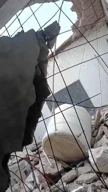लो जी राजस्थान मे एक और स्कूल की छत गिर गई।😳😲
डूंगरपुर के दोवड़ा ब्लॉक की ग्रा.पं. सत्तु गांव देवकी की स्कूल गिर गई है। अभी तक किसी प्रकार की जनहानि नहीं हुई है।