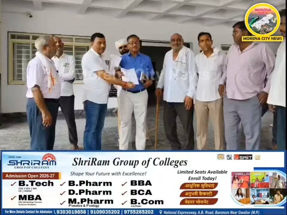 बस ऑपरेटरों की 5 सूत्रीय मांगें, 10 सितंबर से बस बंद आंदोलन की चेतावनी
मुरैना। बस ऑपरेटर्स यूनियन ने 5 सूत्रीय मांगों को लेकर जिला प्रशासन को ज्ञापन सौंपा। ऑपरेटरों ने डग्गेमार वाहनों पर कार्रवाई, खराब सड़कों की मरम्मत, बस स्टैंड से अतिक्रमण हटाने, आरटीओ कार्यालय में अधिकारी की नियमित मौजूदगी और बिना कारण बस रोकने व चालान की कार्रवाई बंद करने की मांग की है। मांगों का जल्द निराकरण नहीं होने पर 10 सितंबर 2026 से जिले में अनिश्चितकालीन बस बंद आंदोलन की चेतावनी दी गई है। परिवहन अधिकारी ने डग्गेमार वाहनों पर सख्त कार्रवाई और समस्याओं के समाधान का भरोसा दिया है।
#मुरैना #morena #बस #ऑपरेटर #RTO