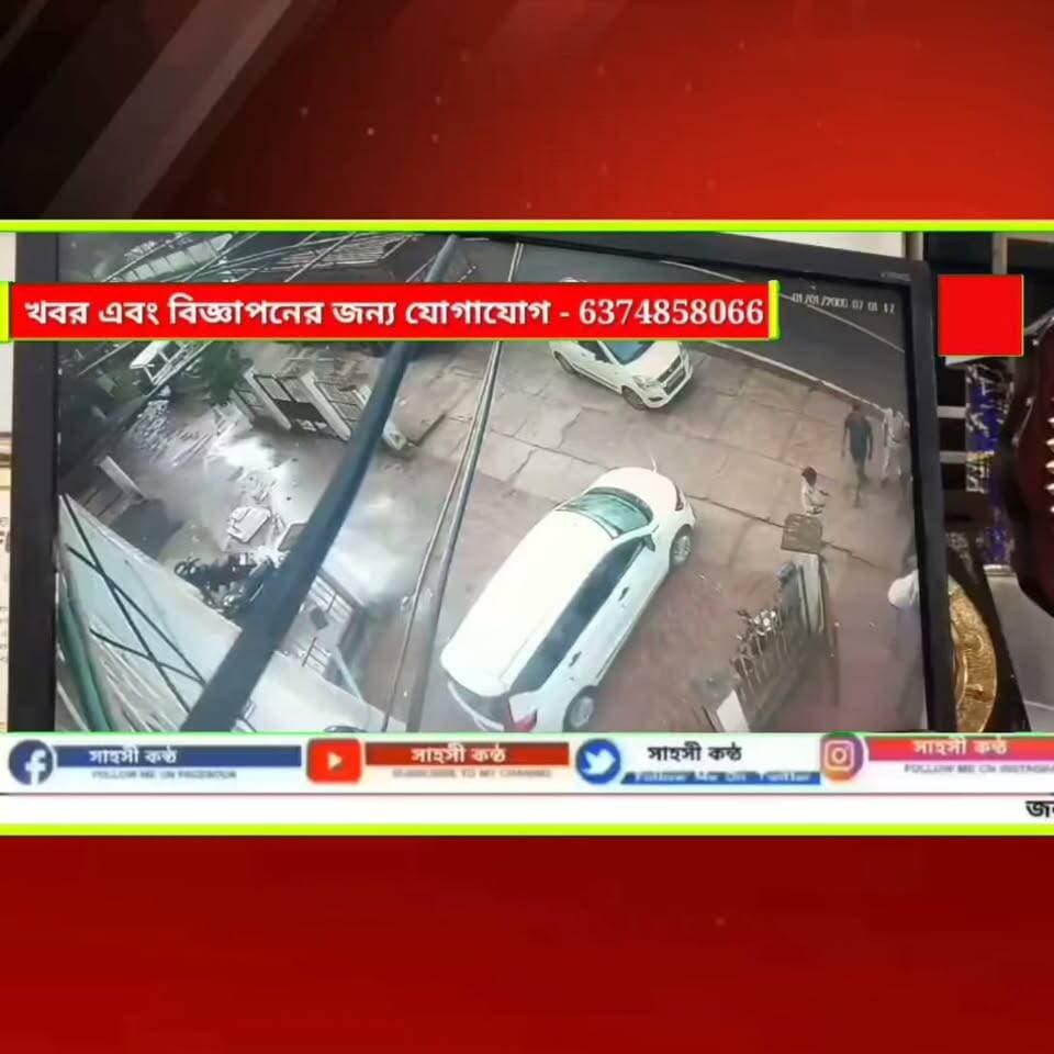 পুলিশের সামনে আক্রান্ত দুই ঠিকাদার।
