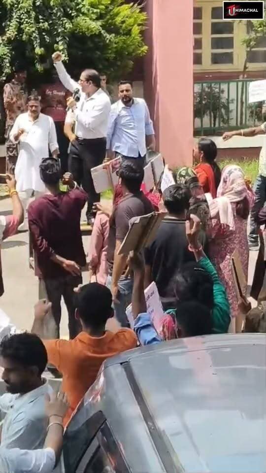 बिलासपुर में हिंदू समाज का प्रदर्शन, हवाण मामले में निष्पक्ष कार्रवाई की उठी मांग
#बिलासपुर #हिमाचलप्रदेश #हवाण #धर्मांतरण #विरोधप्रदर्शन #पुलिसप्रशासन #हिंदूसमाज #हिंदूसंगठन #विश्वहिंदूपरिषद #बजरंगदल #दुर्गावाहिनी #UTHimachal #UniqueTodayNews