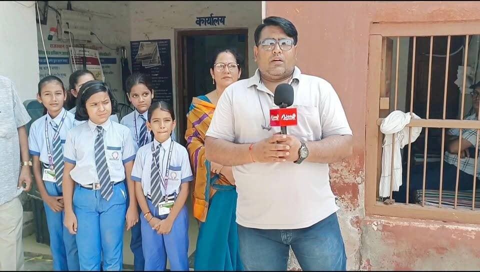 जेल में बंदियों को राखी बांधकर मनाया बालाजी कॉन्वेंट स्कूल के बच्चों ने उपकारागृह में रक्षाबंधन